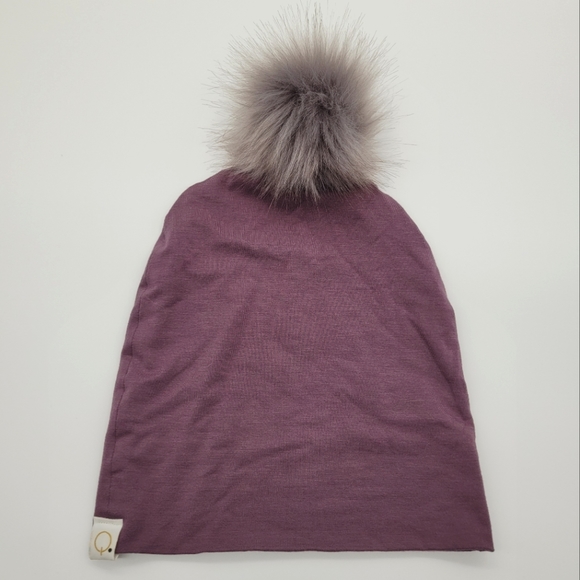 QUINN & DOT | slouchy bamboo stretch faux fur pompom beanie toque - Picture 1 of 5